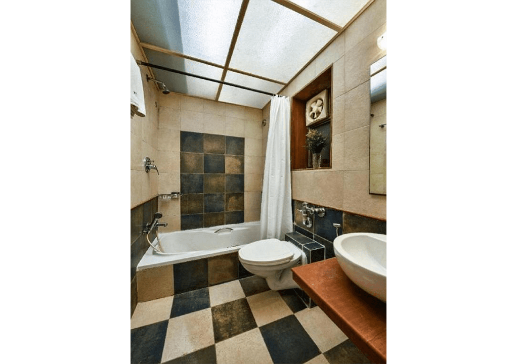 Super-Deluxe-Room-with-Bathtub-and-Balcony1